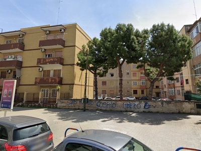 Appartamento in Vendita in Via G. Petroni a Bari