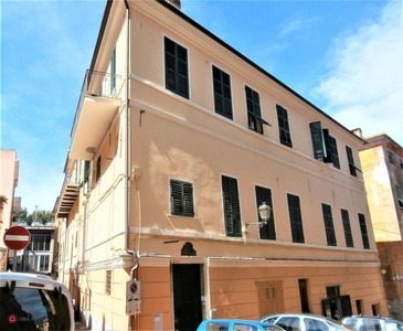 Appartamento in Vendita in Via Giosuè Carducci a Imperia