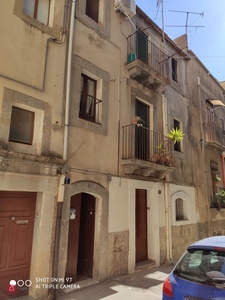 Appartamento in Vendita in Via Ventimiglia 7 a Caltagirone