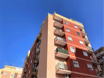 Appartamento in Via Achille Grandi 40, Brindisi, 7 locali, 2 bagni
