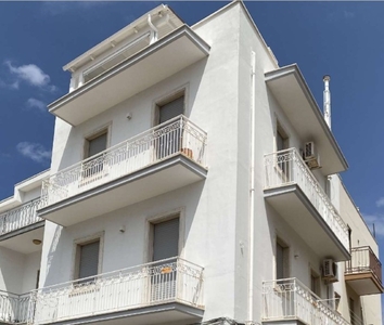 Appartamento in Via Trieste 2, Fasano, 5 locali, 2 bagni, 78 m²