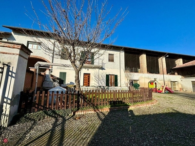 Casa Bi/Trifamiliare in Vendita in Strada Acqui 54 a Alessandria