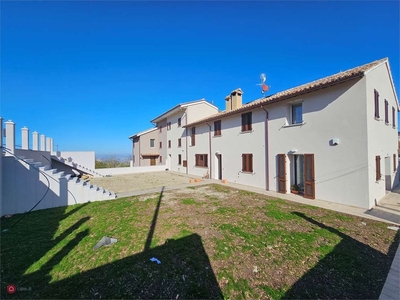 Casa Bi/Trifamiliare in Vendita in Strada Provinciale delle Cesane a Urbino