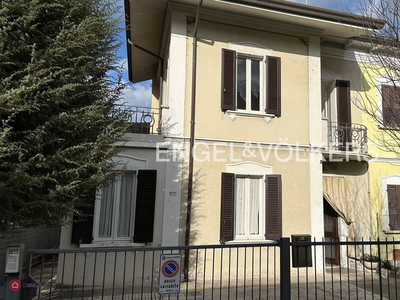 Casa Bi/Trifamiliare in Vendita in Via Ariosto 17 a Rimini