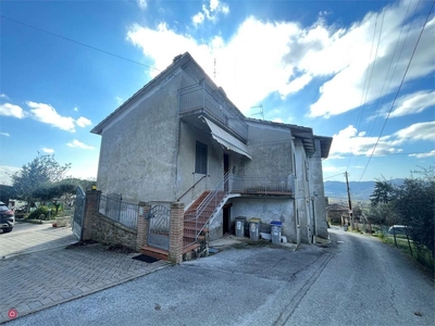 Casa Bi/Trifamiliare in Vendita in Via Giuseppe Parini a Perugia