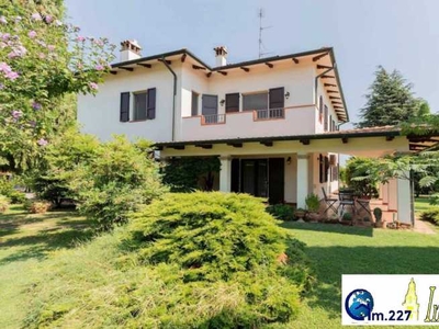 Casa Bifamiliare in Vendita ad Modena - 698000 Euro