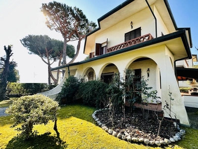 Casa indipendente arredata in affitto, Camaiore lido di