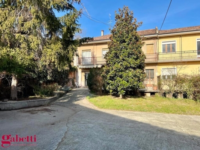 Casa indipendente in Rolfi, Santa Vittoria d'Alba, 7 locali, 1 bagno