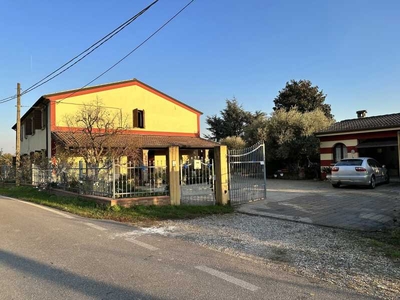 Casa Indipendente in Vendita ad Bovolone - 230000 Euro
