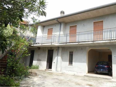 casa indipendente in Vendita ad Frosinone - 109000 Euro