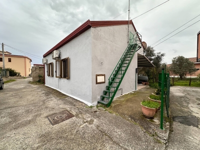 Casa indipendente in Via Fiume Busento, Catanzaro, 2 locali, 1 bagno