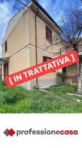Casa indipendente in Via Nuova 2, Avezzano, 4 locali, 3 bagni, 120 m²