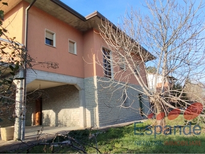Casa indipendente in Via Ugo la Malfa, Galeata, 10 locali, 3 bagni