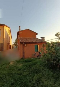 Casa indipendente in Via Val Rosato, Ferrara, 6 locali, 93 m²