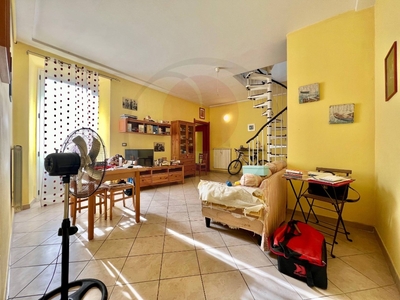 Casa semindipendente in Via del ghetto, Lanciano, 6 locali, 2 bagni