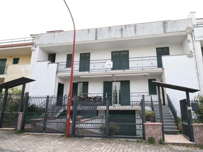 Casa semindipendente in Via Paolo Borsellino 12, Baiano, 7 locali