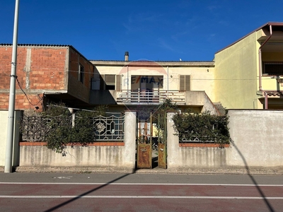 Casa semindipendente in Via Raffaello Sanzio, Decimomannu, 4 locali