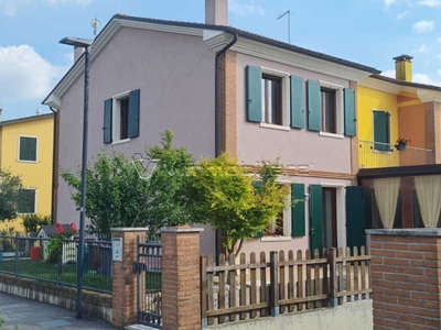 Casa Trifamiliare in Vendita ad Nanto - 187000 Euro