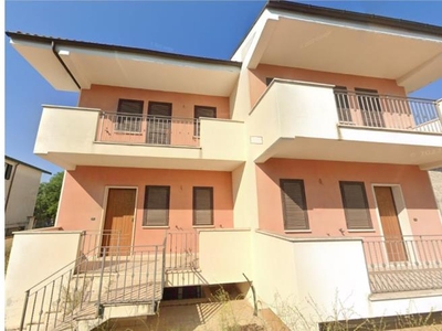Casa indipendente in vendita a Avezzano, Frazione San Pelino, Via A.Del Manzo 0