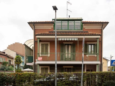 Edificio-Stabile-Palazzo in Vendita ad Chivasso - 425000 Euro