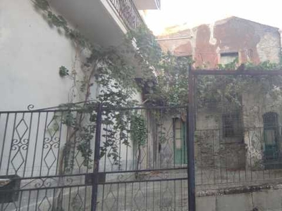 Edificio-Stabile-Palazzo in Vendita ad Gaggi - 189000 Euro