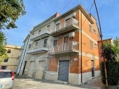 Edificio-Stabile-Palazzo in Vendita ad Pontecorvo - 105000 Euro