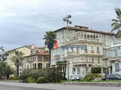 Edificio-Stabile-Palazzo in Vendita ad Viareggio - 850000 Euro