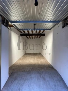 Garage / Posto Auto - Coperto a Oltretorrente, Parma