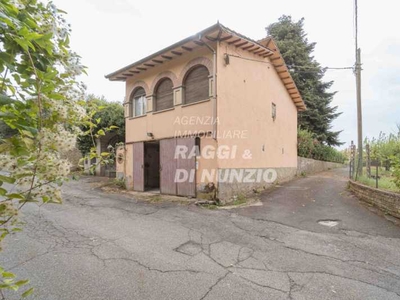 Rustico-Casale-Corte in Vendita ad Rocca di Papa - 90000 Euro