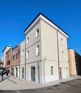 Monolocale in Via Ripagrande, Ferrara, 1 bagno, 39 m² in vendita