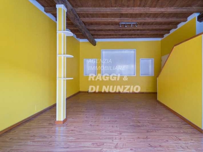 Negozio in Vendita ad Frascati - 139000 Euro