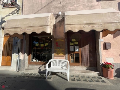 Negozio/Locale commerciale in Vendita in Corso Vittorio Emanuele 10 a Manziana