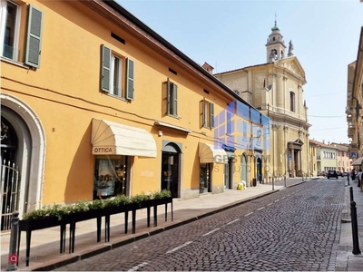 Negozio/Locale commerciale in Vendita in Via G. Camozzi a Bergamo