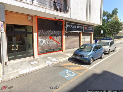 Negozio/Locale commerciale in Vendita in Via Giulio Petroni 104 /c a Bari