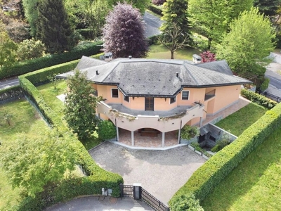 Villa di 598 mq in vendita Carimate, Italia