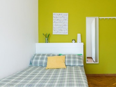 Stanza in affitto in appartamento con 4 camere da letto a Zara, Milano
