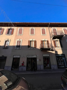Trilocale in Piazza Garibaldi, Canzo, 1 bagno, arredato, 90 m²