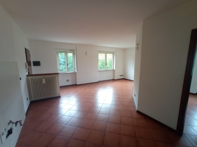 Trilocale in VIA MAZZINI, Cantù, 1 bagno, 75 m², 1° piano, buono stato