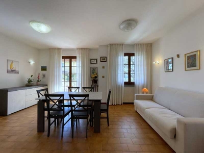Vacanza in Villa Bifamiliare ad Camaiore - 3000 Euro