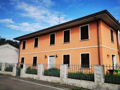 Villa a Schiera in Vendita ad Castelmassa - 33750 Euro