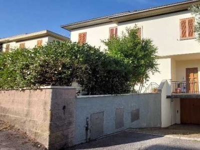 Villa a Schiera in Vendita ad Pistoia - 450000 Euro