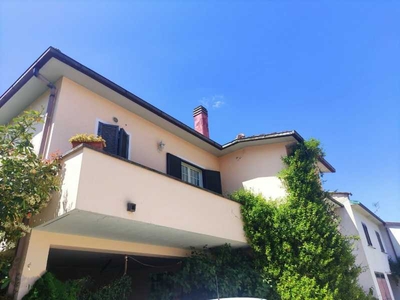 Villa a Schiera in Vendita ad Spoleto - 230000 Euro