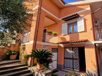 Villa Bifamiliare in Vendita ad Formello - 445000 Euro