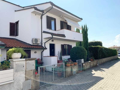 Villa Bifamiliare in Vendita ad Pontedera - 319000 Euro