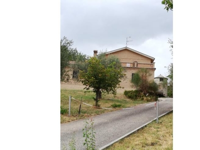 Villa in vendita a Loreto Aprutino, Via San Maria in Piano