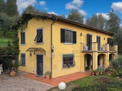 Villa con giardino in via di mutigliano 152, Lucca