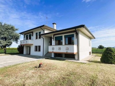 Villa in Affitto ad Lendinara - 1000 Euro