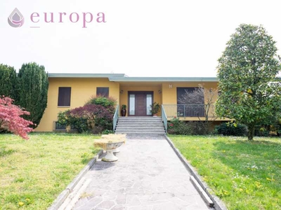 Villa in Vendita ad Brugnera - 446000 Euro