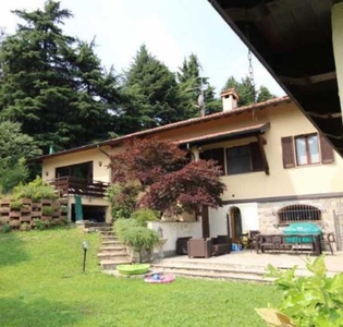Villa in Vendita ad Fino Mornasco - 371250 Euro