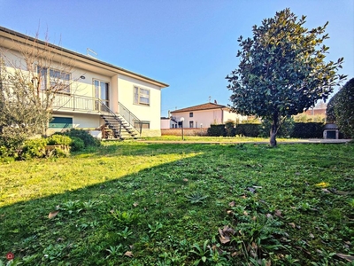 Villa in Vendita in Via Artemisia Gentileschi a San Giuliano Terme